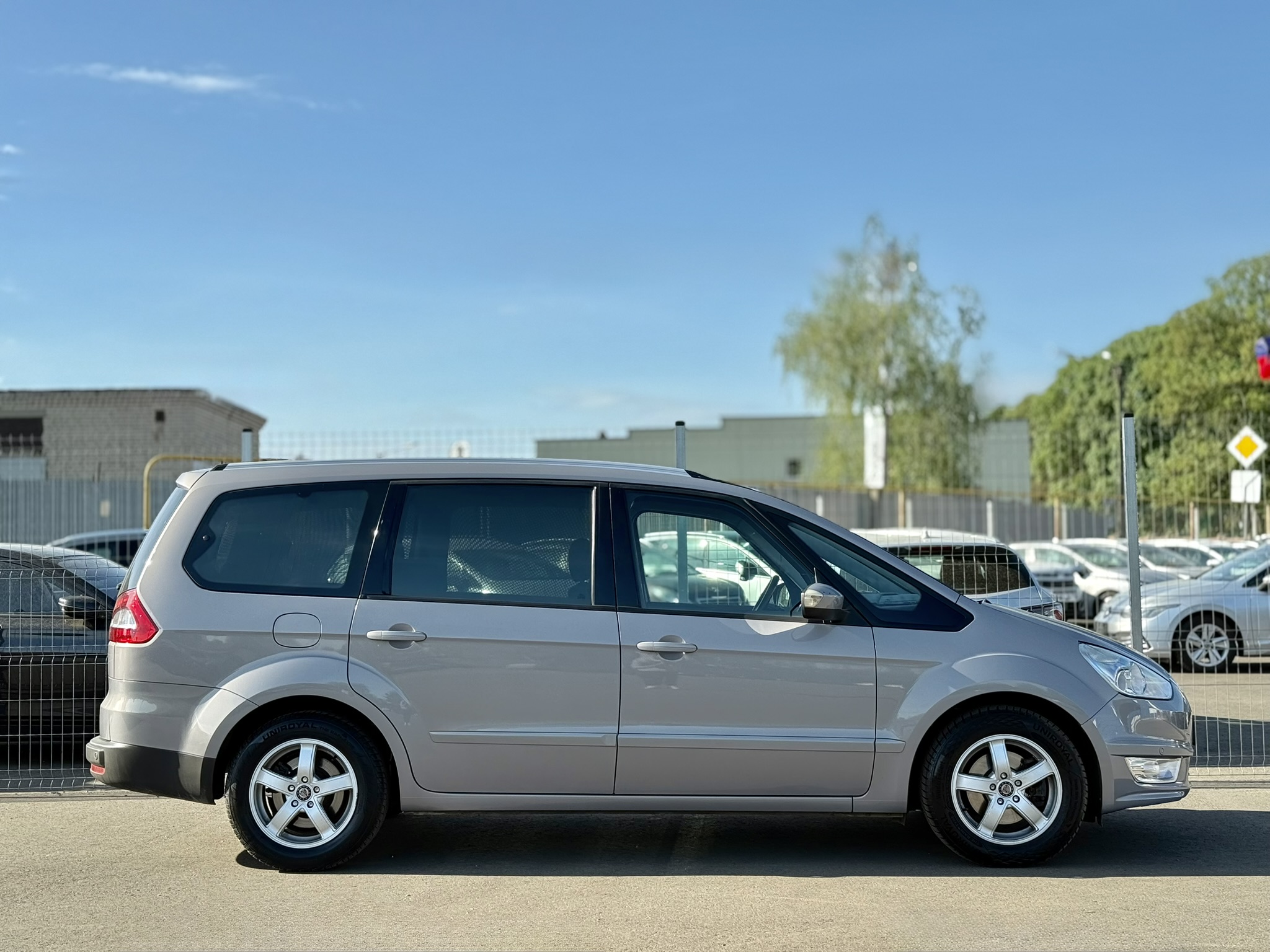 Ford Galaxy II 2011 Бензин
